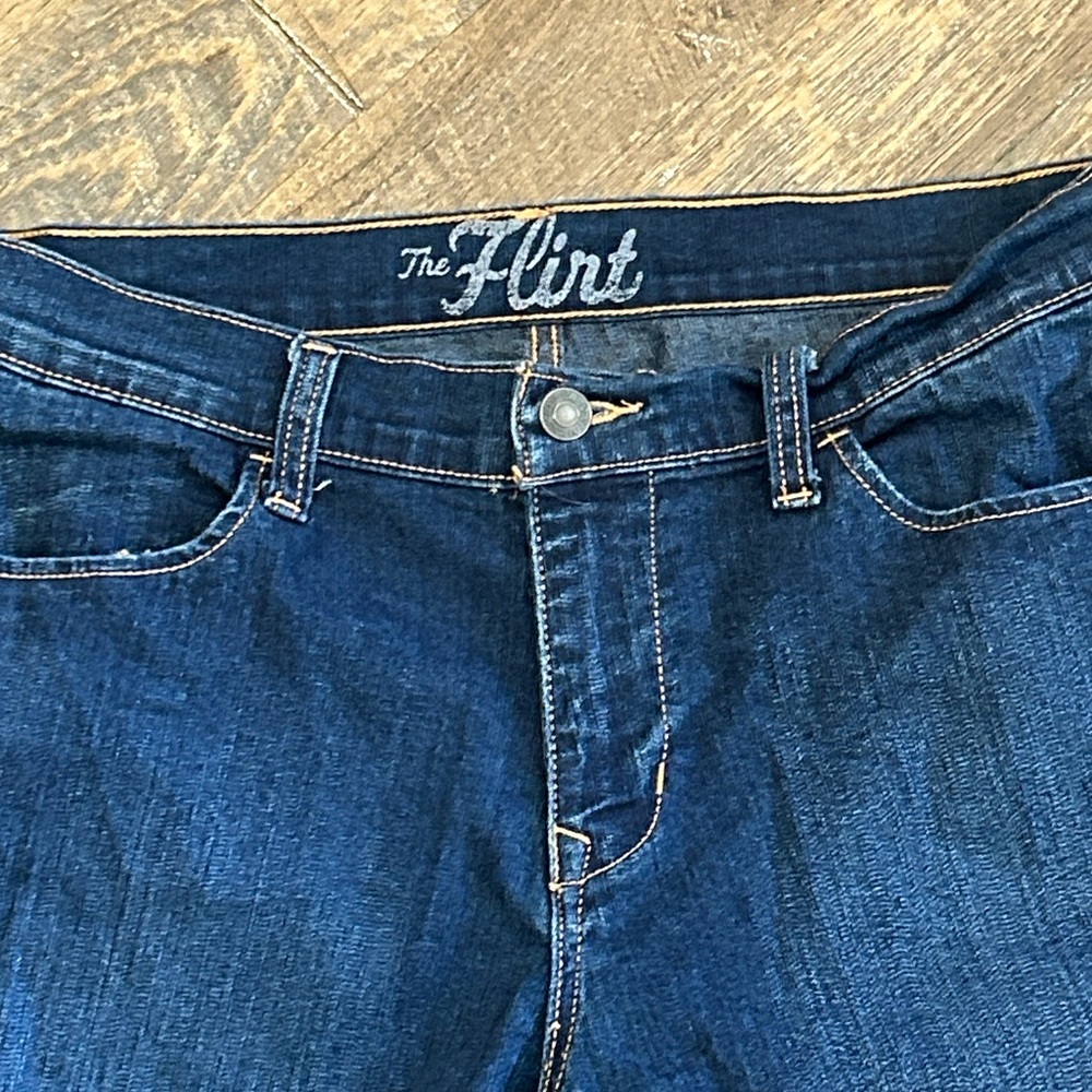 Old Navy 'Flirt' dark wash skinny jeans. size 8 Regular - Picture 3 of 7